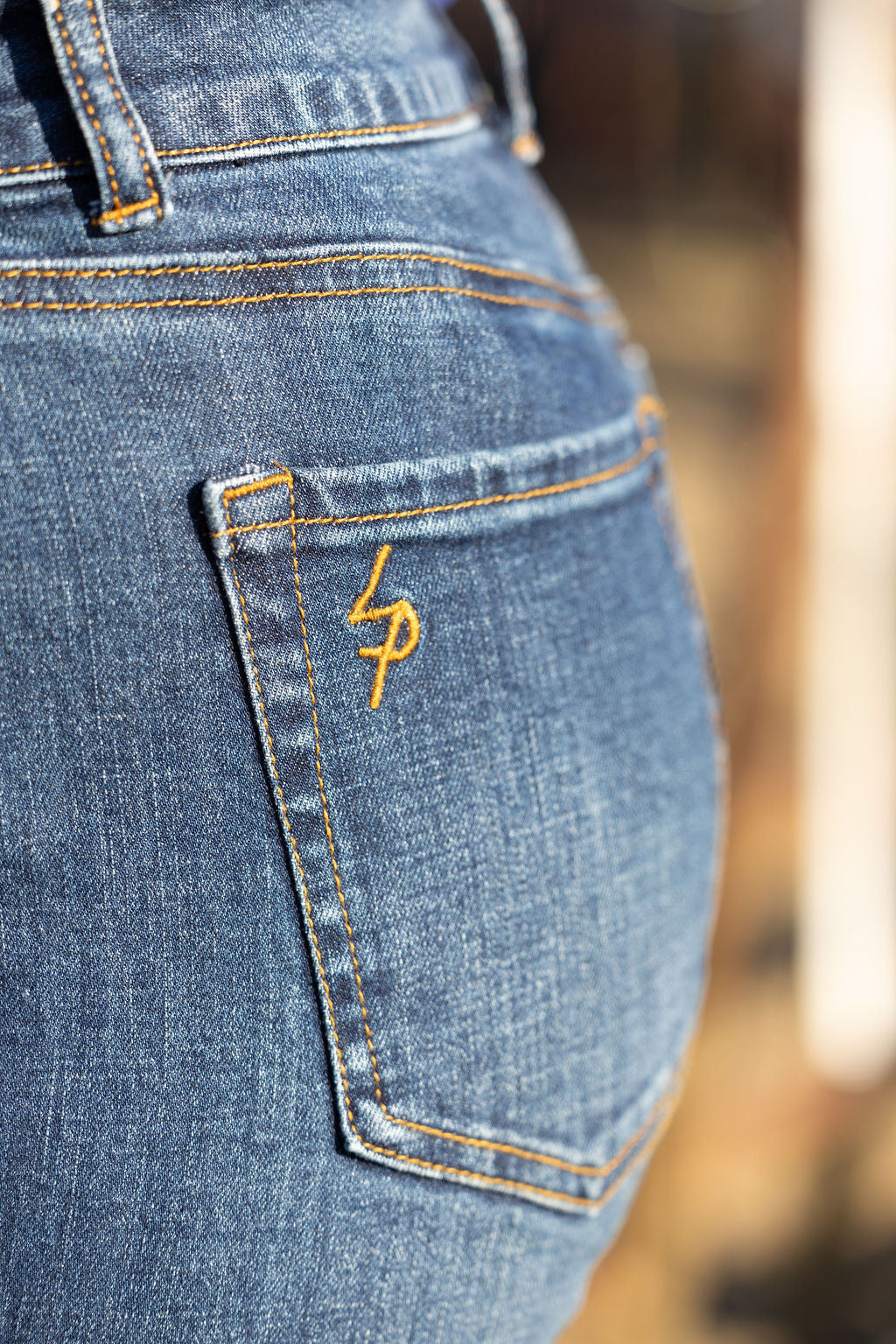 WOMEN'S TROUSER MEDIUM WASH