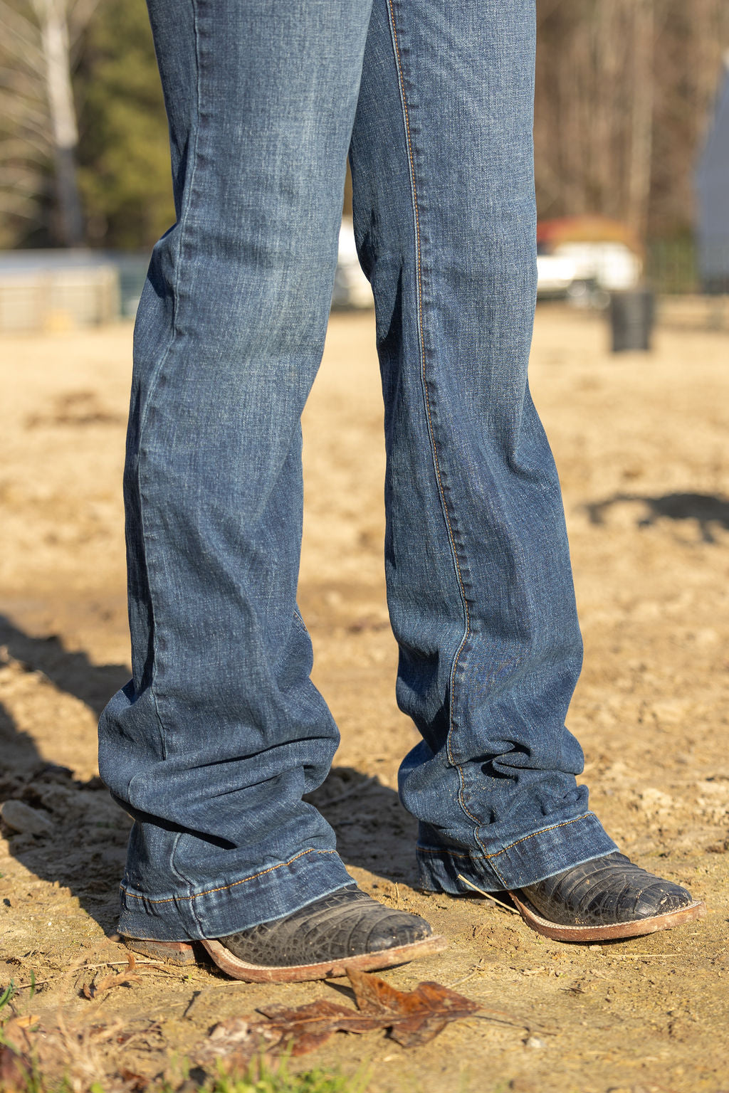 WOMEN'S TROUSER MEDIUM WASH